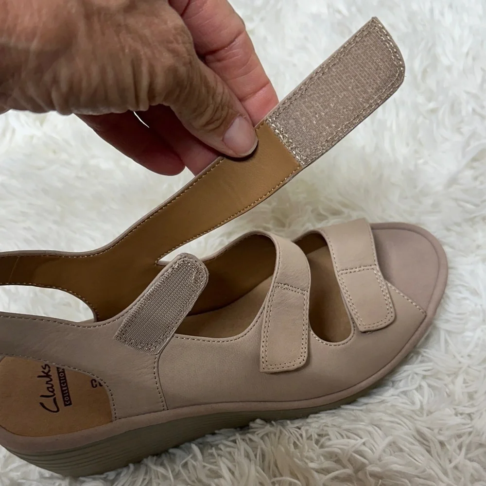 Women's 9.5M Clarks Reedly Juno Beige Sand Nubuck  Sandals Wedge Platform New